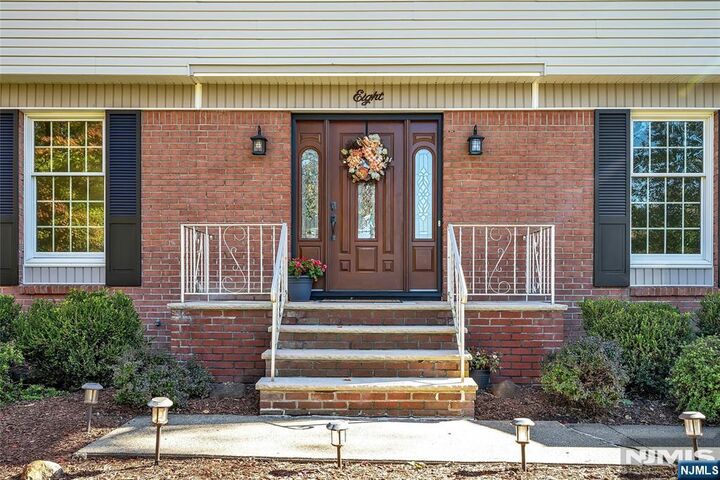 Property Photo:  8 Cedar Lane  NJ 07068 