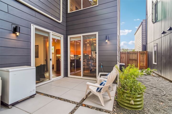 Property Photo: 731 S Southern Street 6 WA 98108