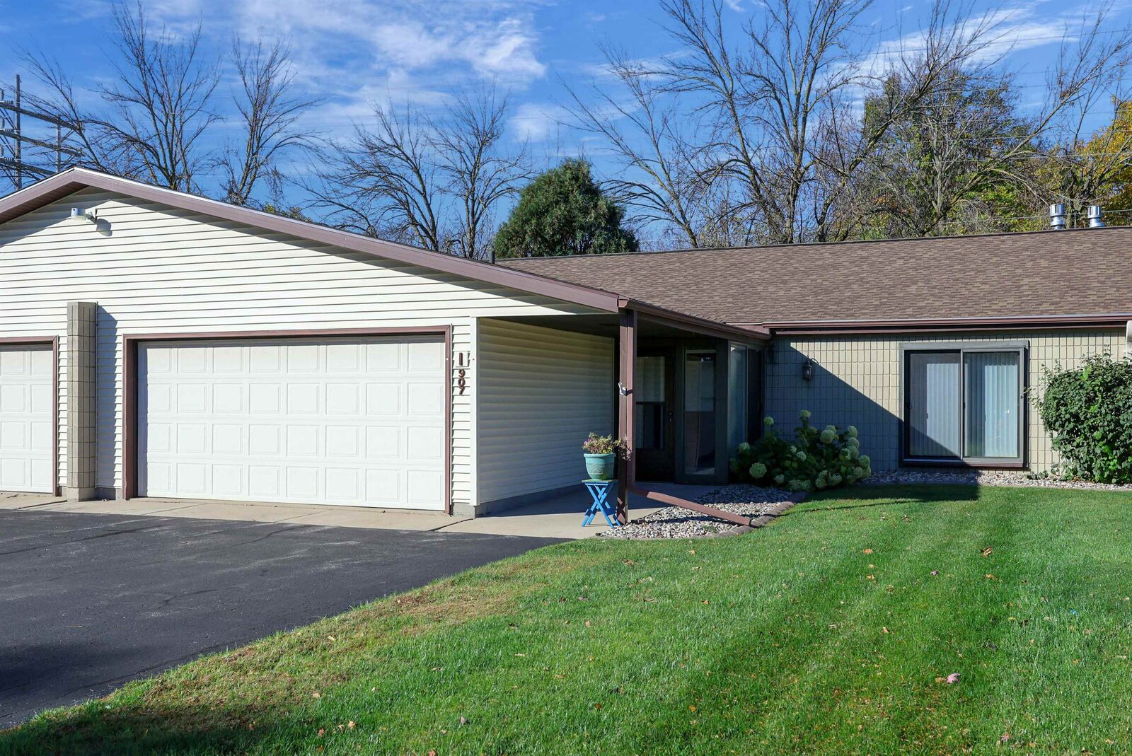 Property Photo:  907 Jacobsen Road  WI 54956 
