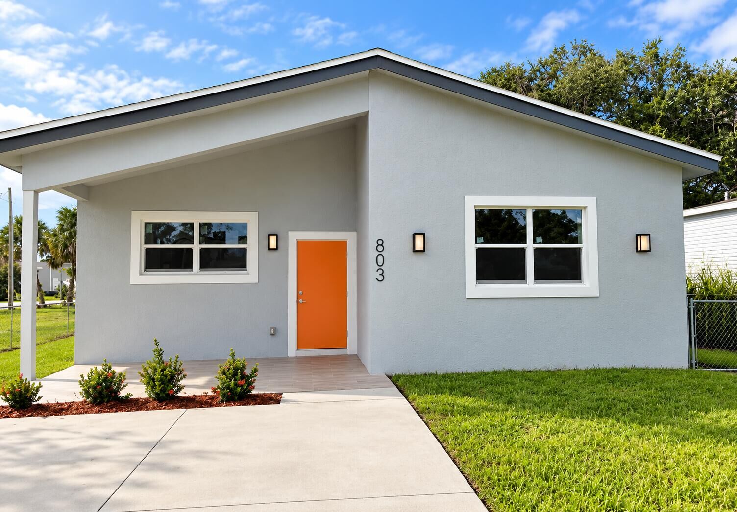 Property Photo: 803 Avenue B FL 34950