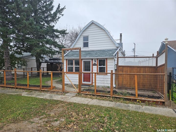 Property Photo: 107 Carlyle Street SK S0C 0G0