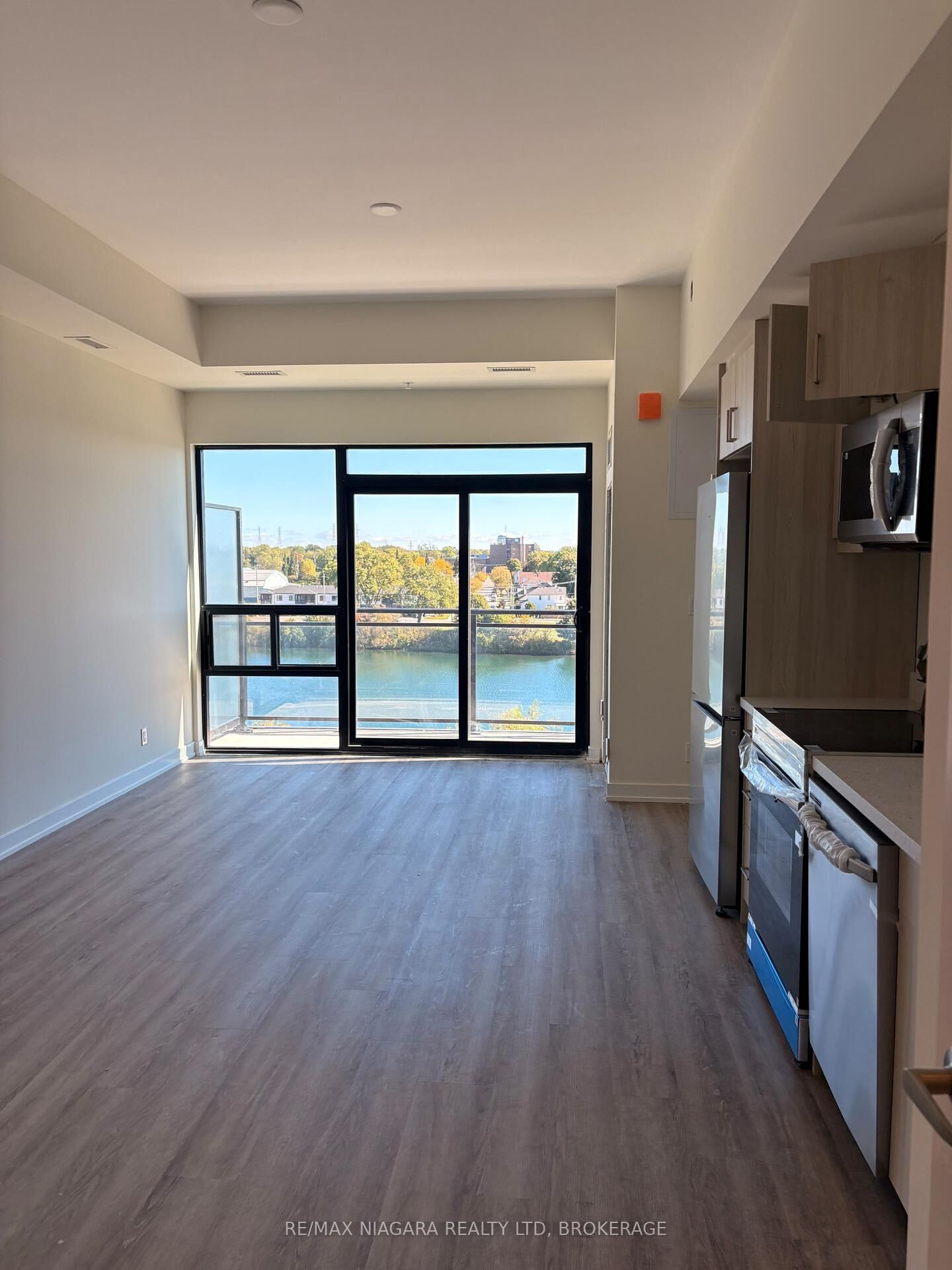 Property Photo:  350 Prince Charles Drive S  ON L3C 0L6 