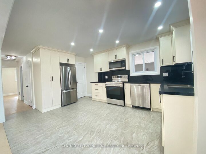 Property Photo: 66 Beech Avenue Upper ON N3C 1X5
