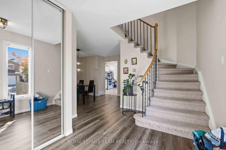 Property Photo:  62 Springwater Drive  ON K2M 1X6 