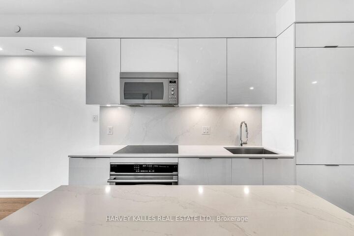 Property Photo: 609 Avenue Road 1205 ON M5R 3R9