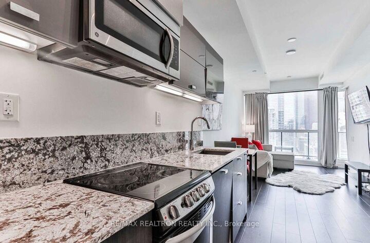 Property Photo:  290 Adelaide Street W 2509  ON M5V 0P3 