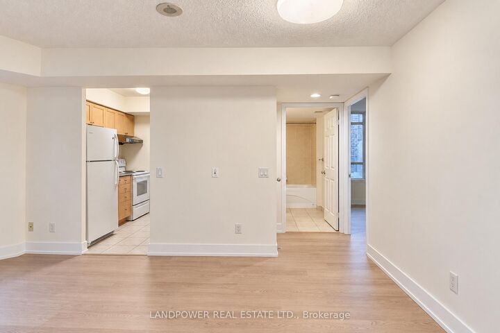 Property Photo:  155 Beecroft Road 2206  ON M2N 7C6 
