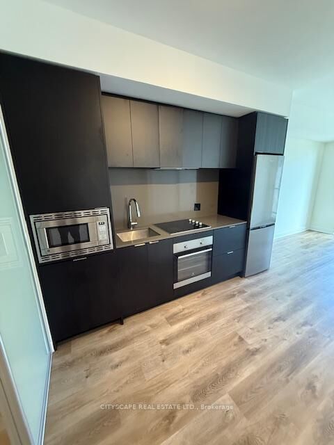Property Photo:  86 Dundas Street E 611  ON L5A 0B1 