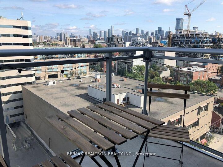 Property Photo:  525 Adelaide Street W 1712  ON M5V 1T6 