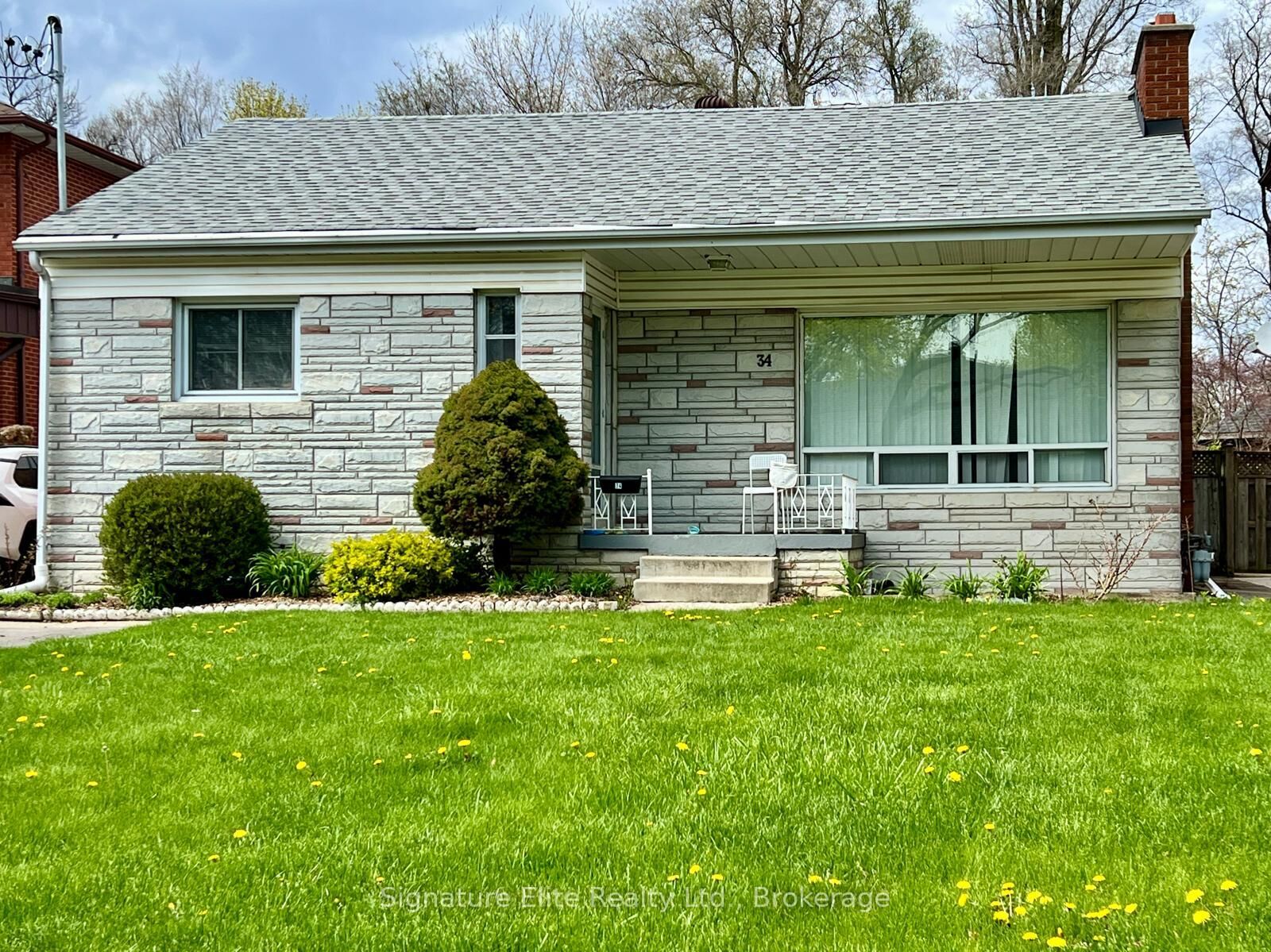 Property Photo:  34 Ovida Avenue Upper  ON M9B 1E1 