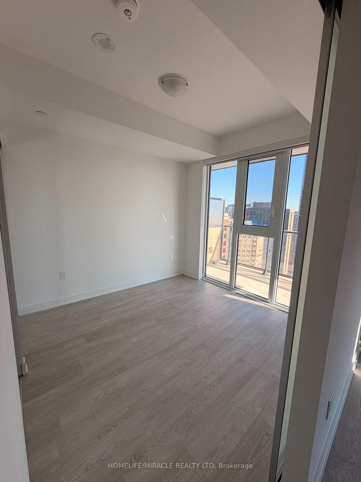 Property Photo:  634 Church Street 2407  ON M4Y 0G9 
