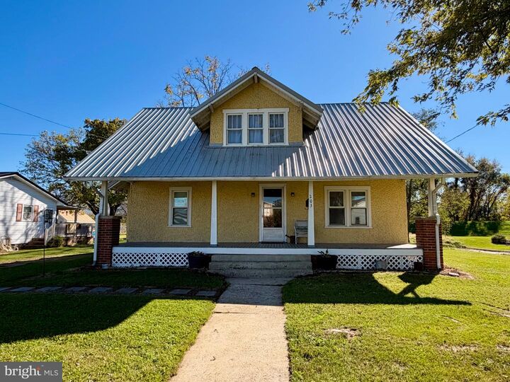 Property Photo:  203 Clements Street  WV 26836 