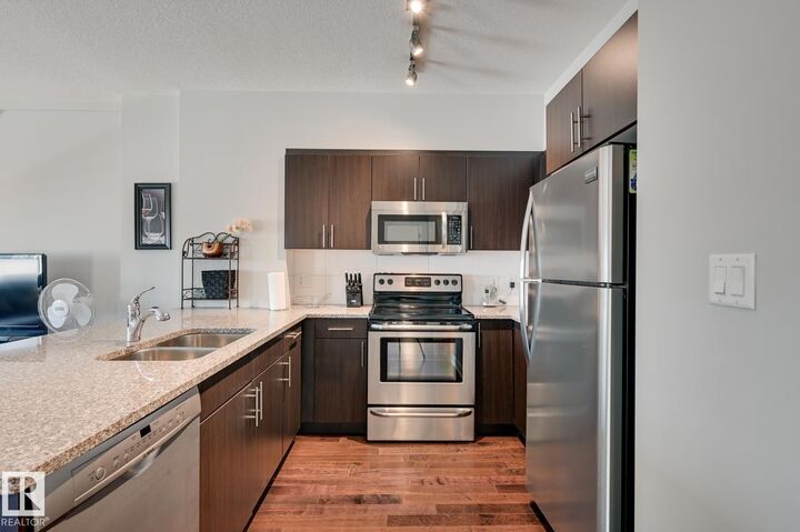 Property Photo: 10152 104 Street NW 802 AB T5J 0B6