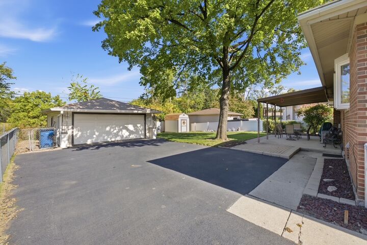 Property Photo:  116 Dennis Drive  IL 60106 