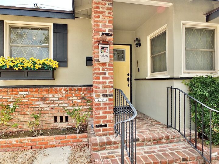 Property Photo:  852 Kallin Avenue  CA 90815 