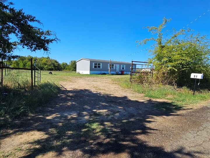 Property Photo:  151 County Road 3567  TX 75437 
