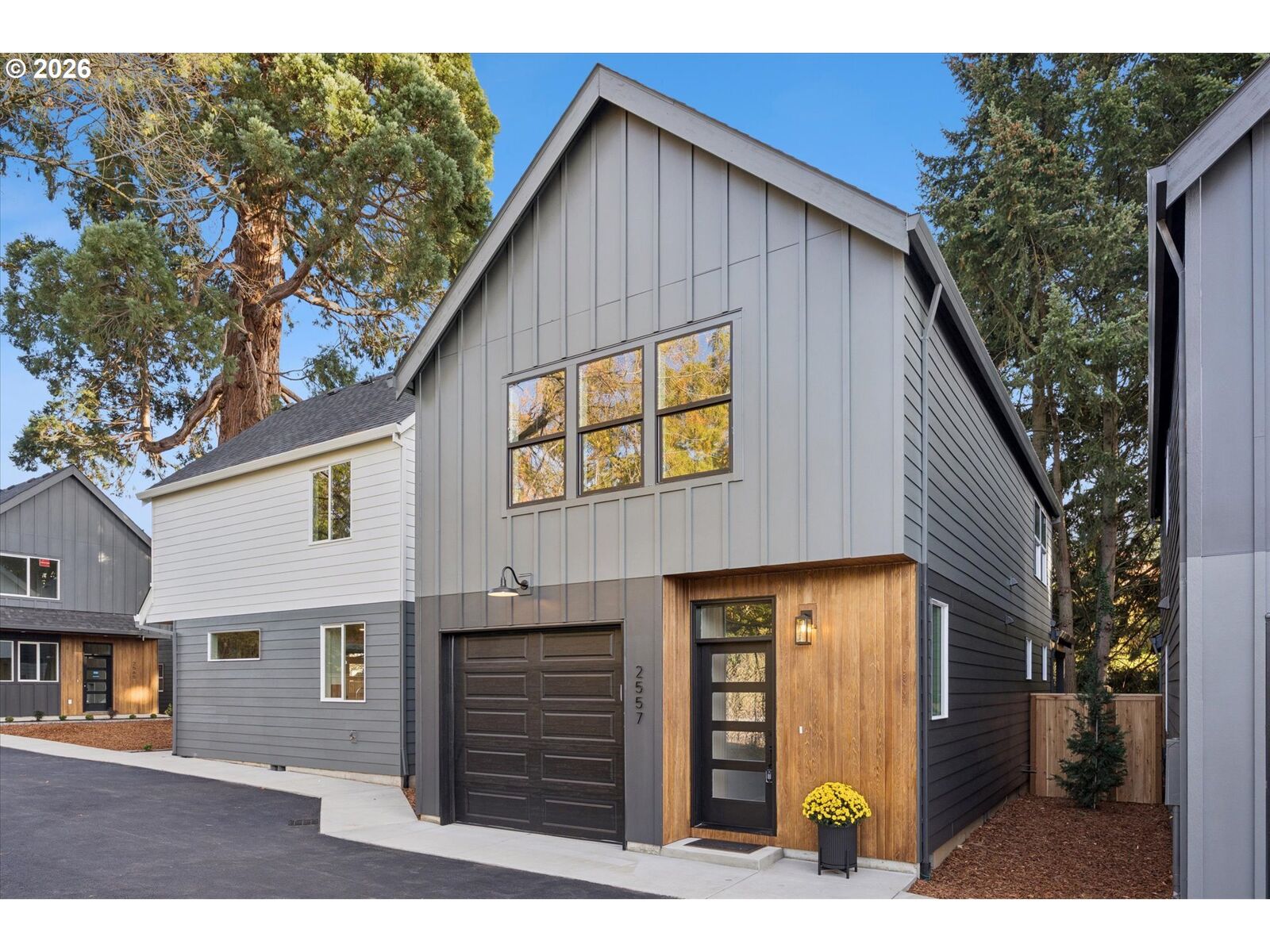 Property Photo:  2557 SE 58th Ave  OR 97206 