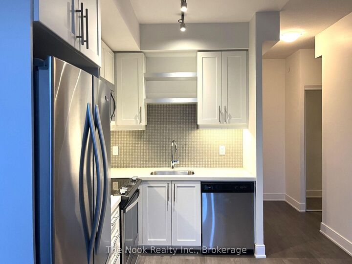 Property Photo:  525 Adelaide Street W 1728  ON M5V 0N7 
