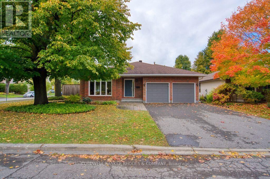 Property Photo:  34 Gavin Street  ON K1V 9X3 
