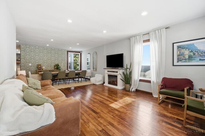 Property Photo:  569 Torrence Lane  OH 45208 