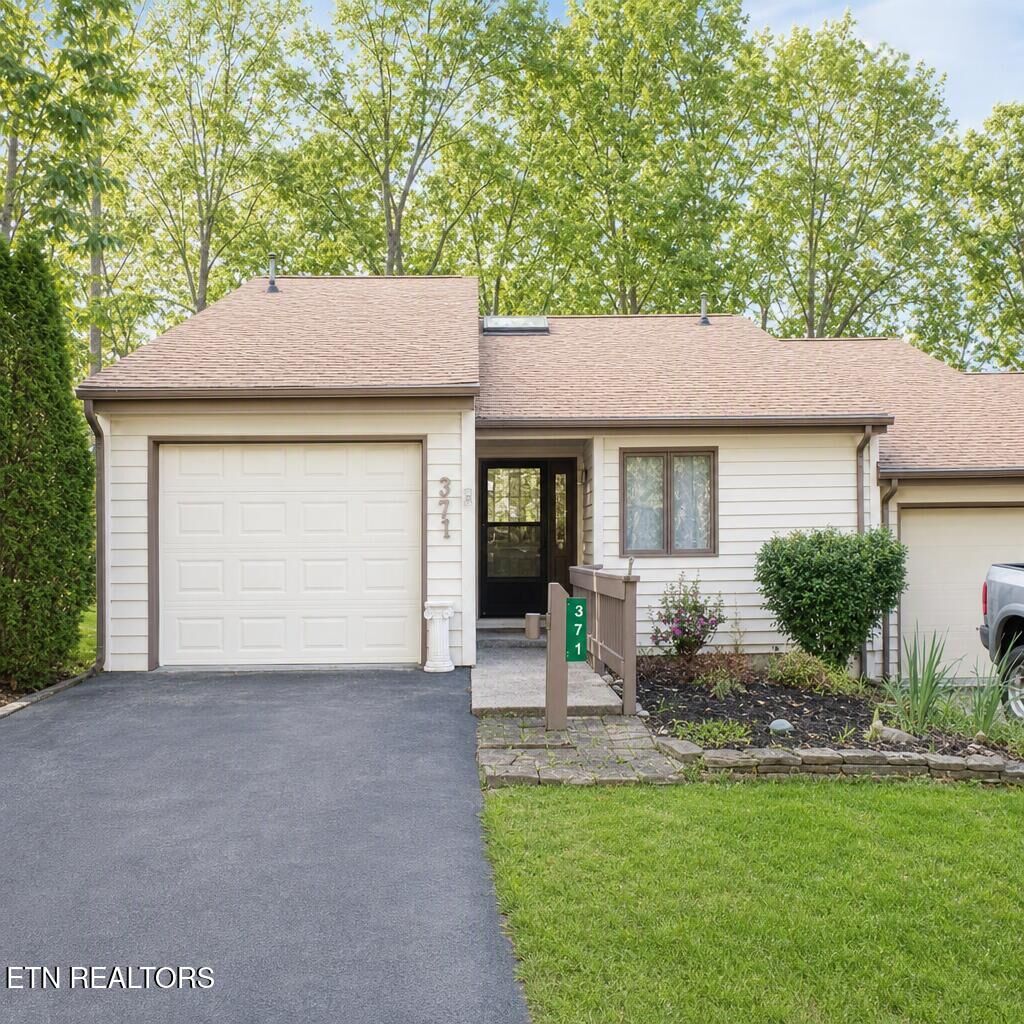 Property Photo:  371 Lake Catherine Court  TN 38558 
