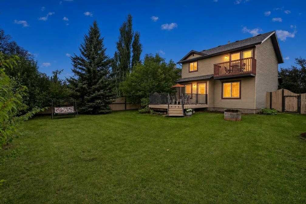 Property Photo:  20 Chapman Court SE  AB T2X 3S6 