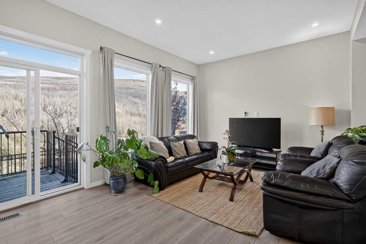 Property Photo:  206 Cranbrook Square SE  AB T3M 3E3 