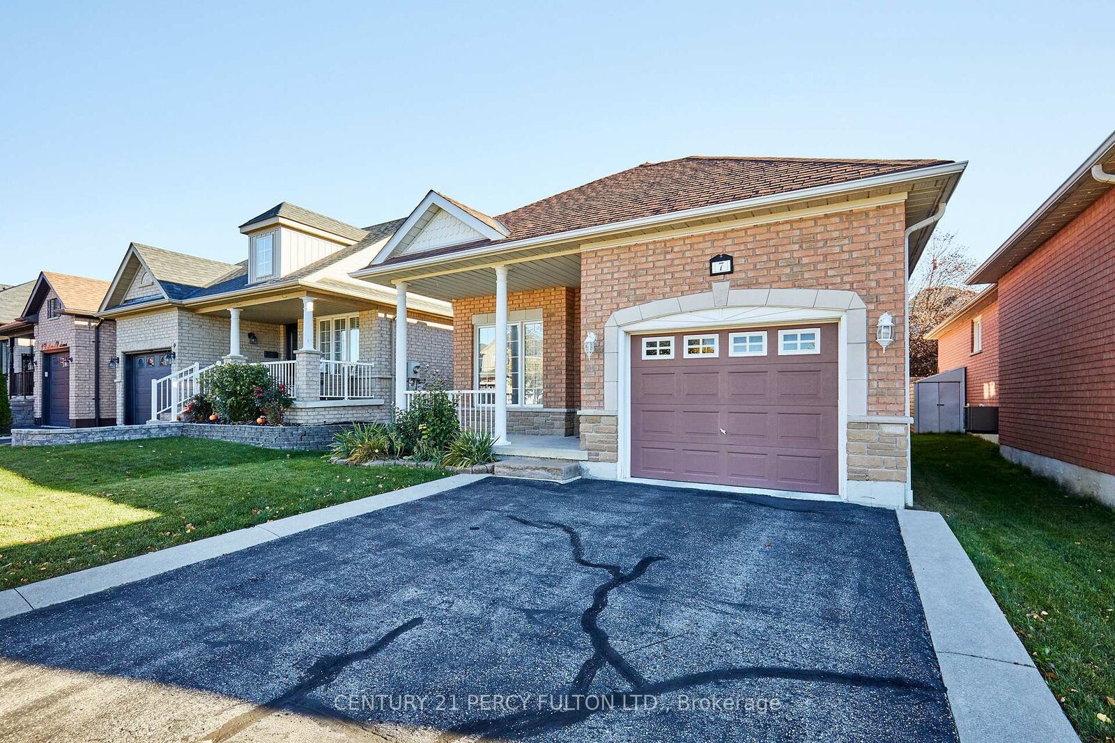 Property Photo: 7 Bridlewood Boulevard ON L1R 3C7