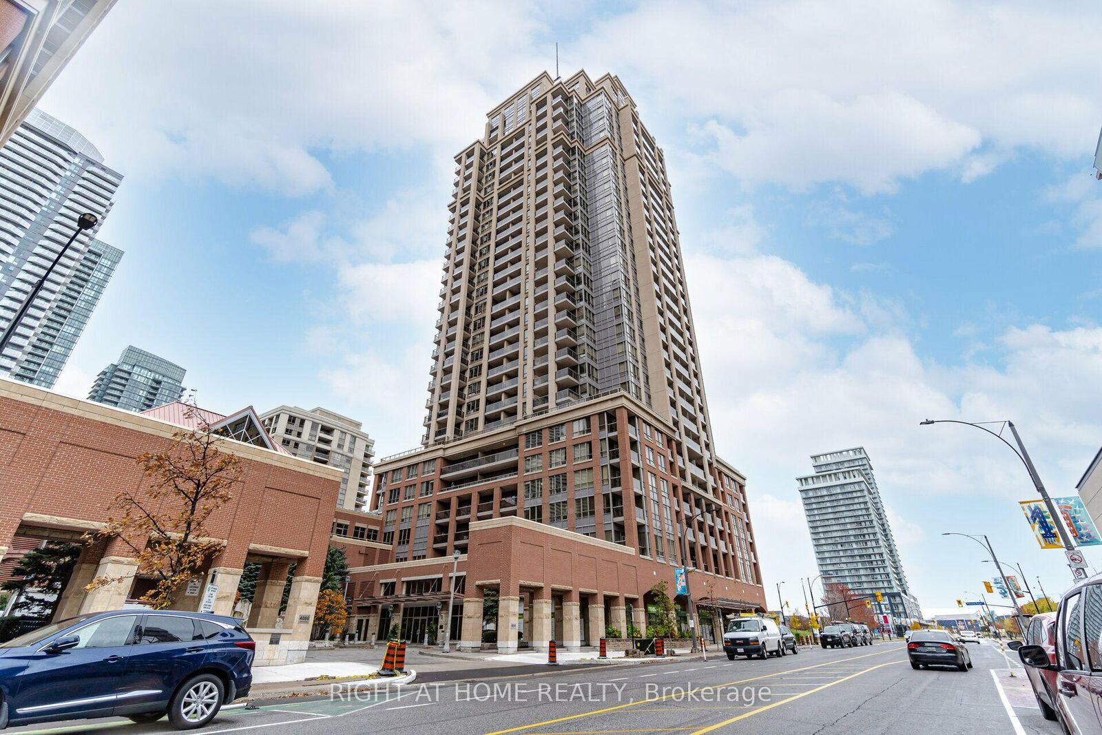 Property Photo:  4090 Living Arts Drive 2109  ON L5B 4M8 