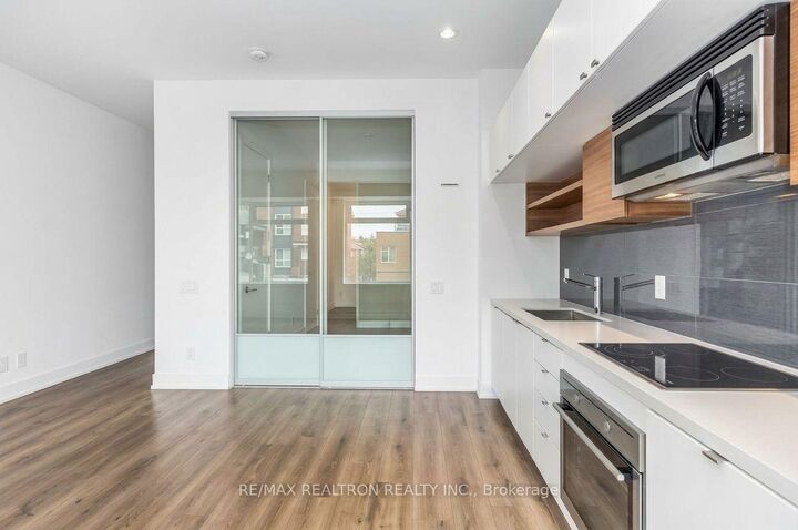 Property Photo:  111 St Clair Avenue W 627  ON M4V 1N5 