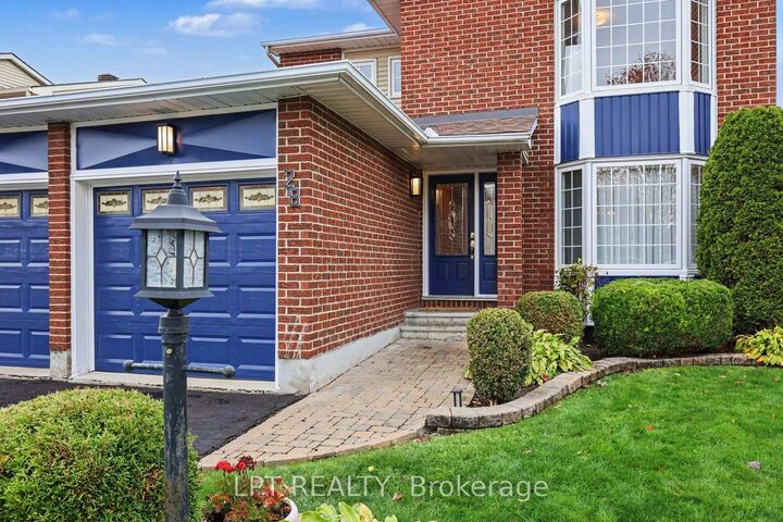 Property Photo:  28 Meadow Glade Gardens  ON K2G 5J4 