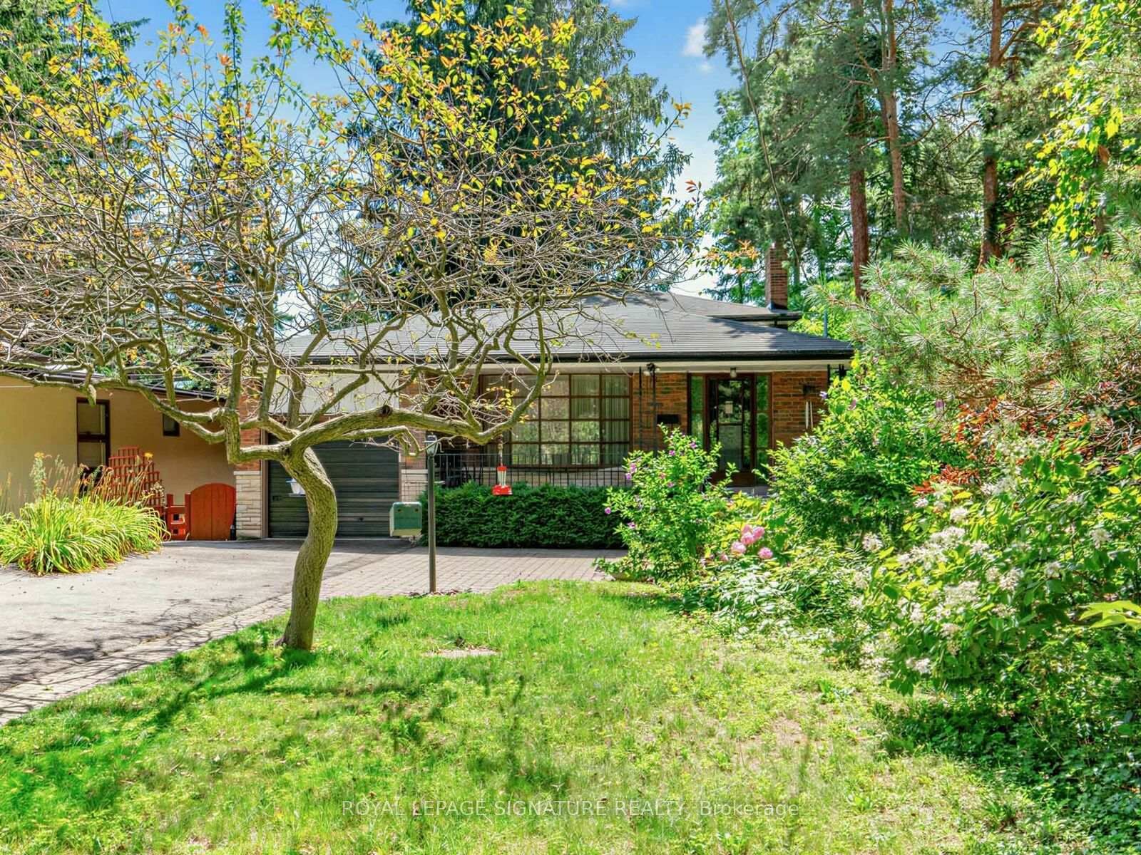 Property Photo:  162 Bathgate Drive  ON M1C 1T5 