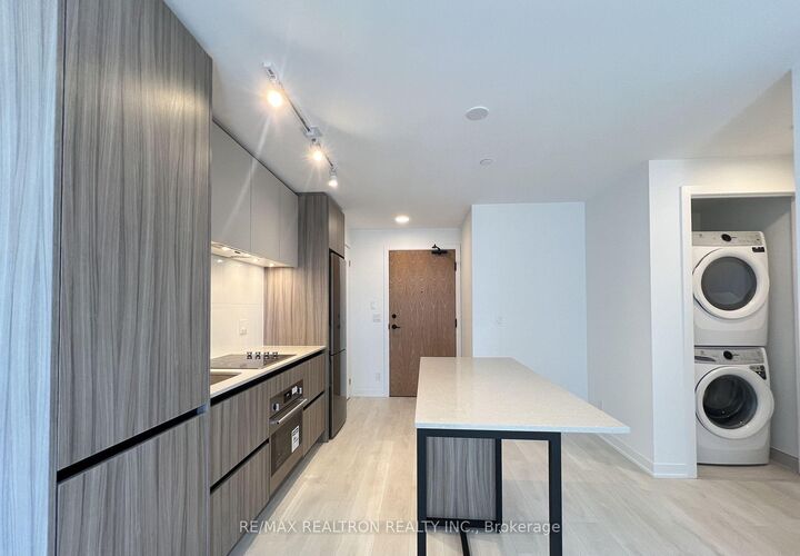 Property Photo:  7950 Bathurst Street B-0910  ON L4J 0L4 