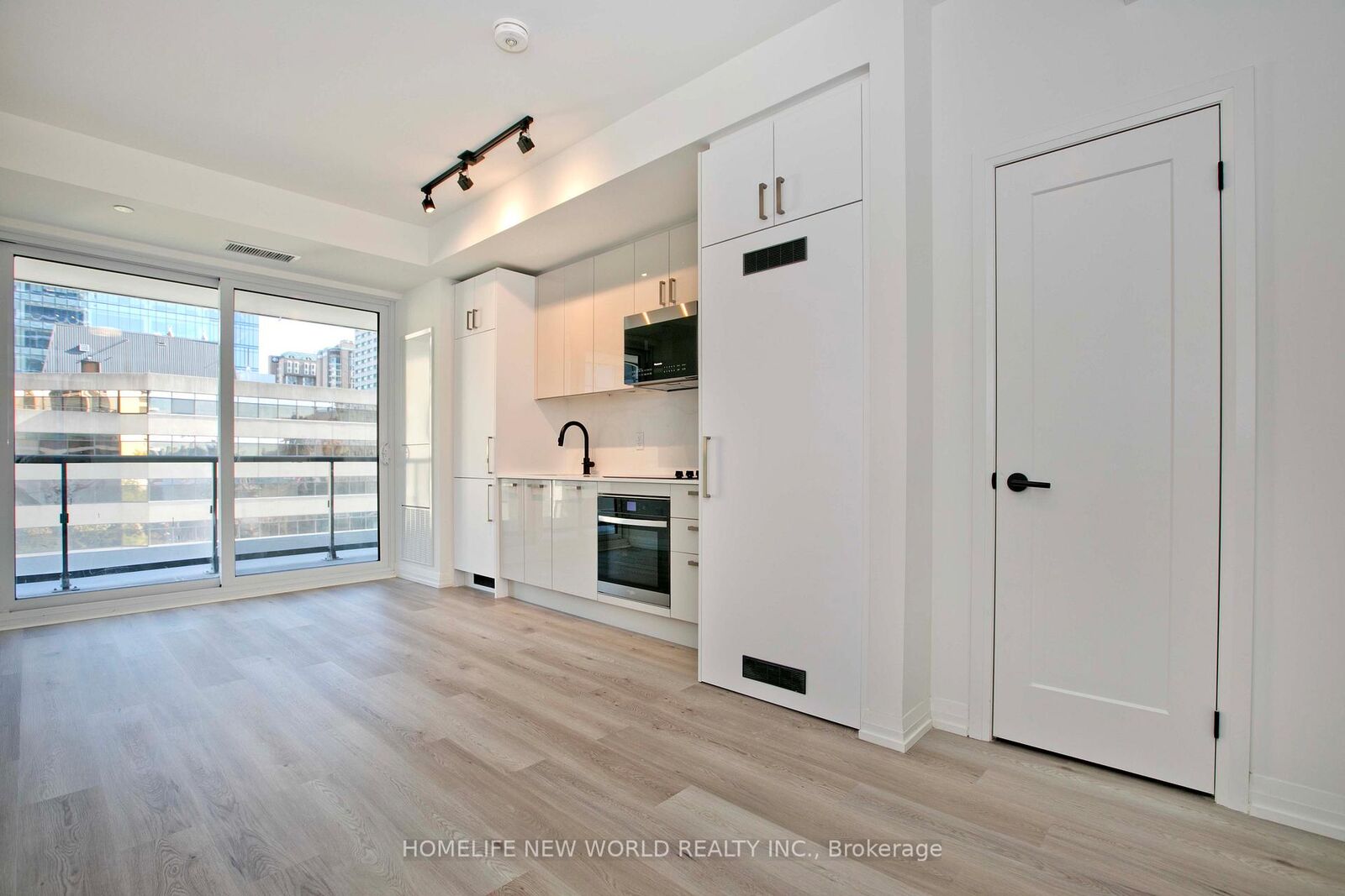 Property Photo:  280 Dundas Street W 603  ON M5T 0E3 