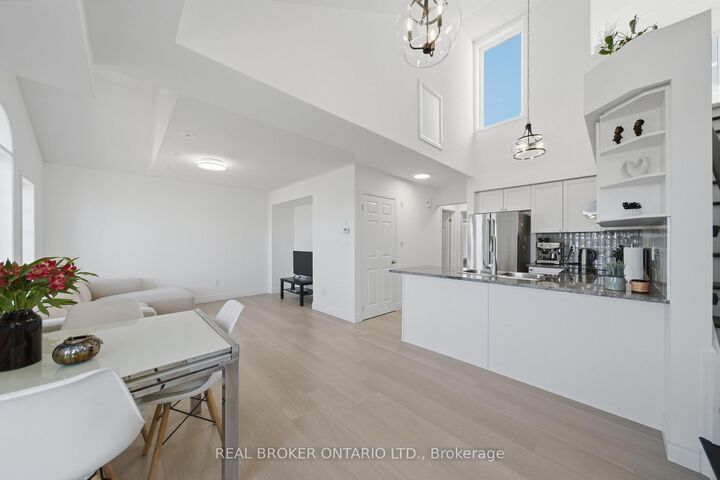 Property Photo: 3026 Clayhill Road 6 ON L5B 0B1