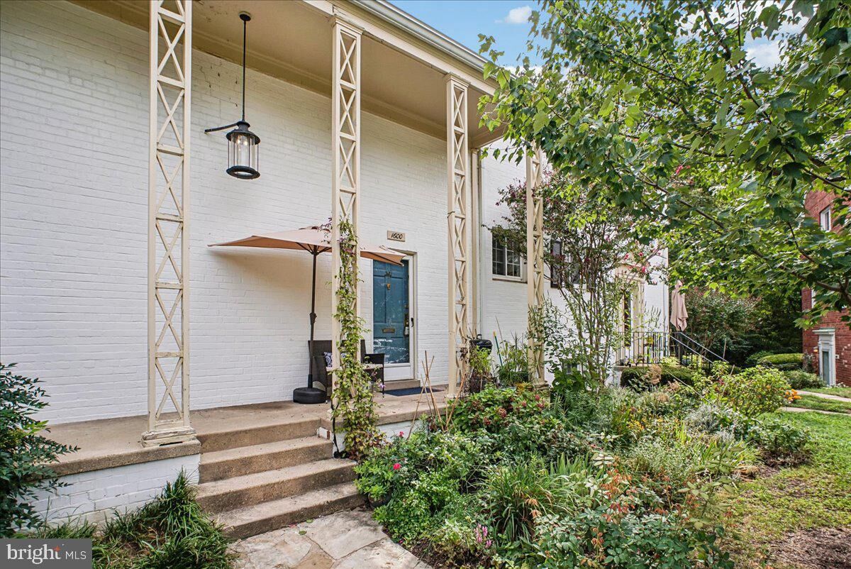 Property Photo:  1600 Ripon Place  VA 22302 