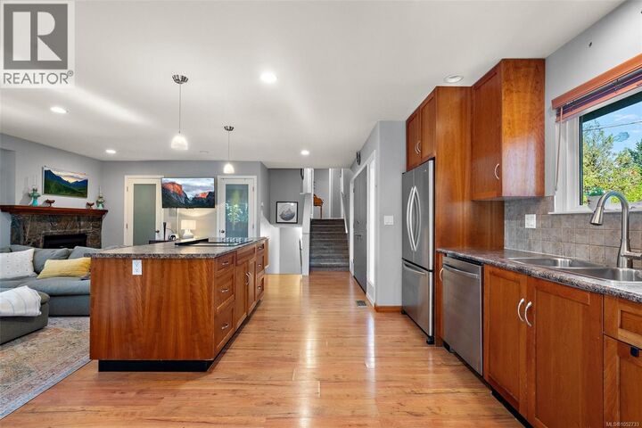 Property Photo:  321 Renart Place  BC V9B 3L6 