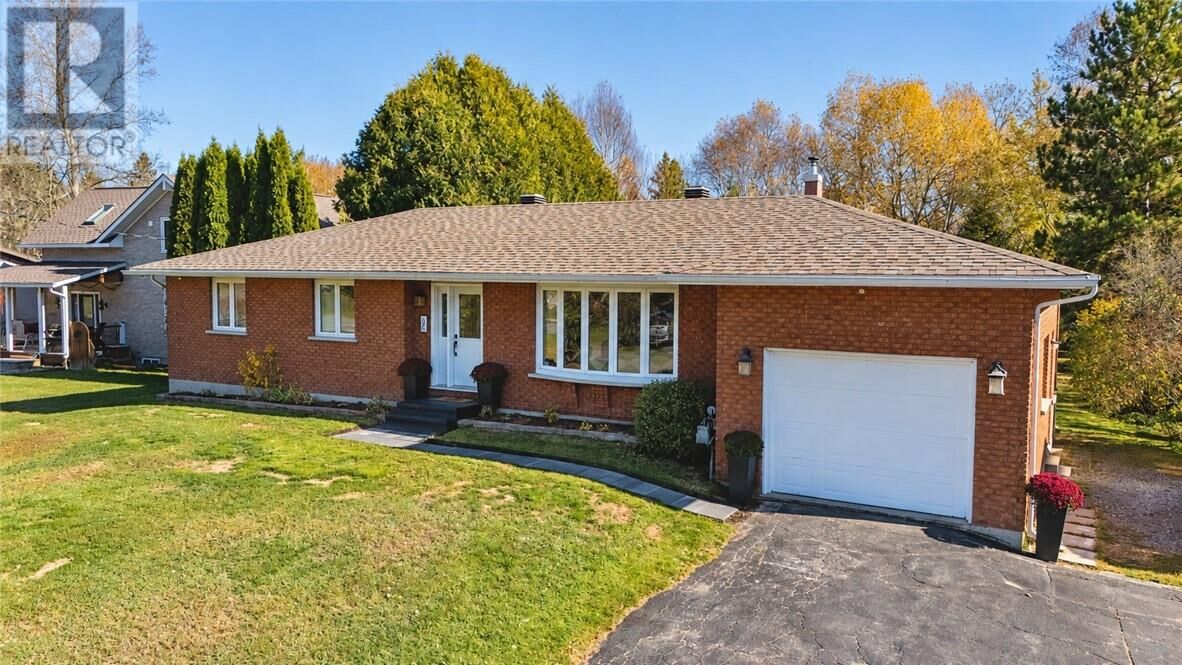 Property Photo:  22 Walter Avenue  ON P3Y 1C8 