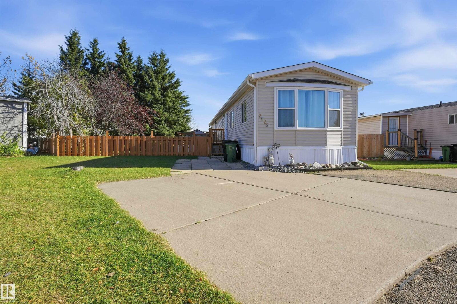 Property Photo:  2626 10770 Winterburn Road NW  AB T5S 1T7 