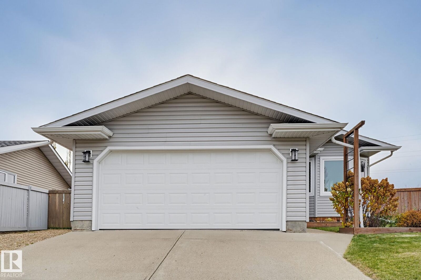 Property Photo: 160 West Liberty Crescent AB T0C 1Z0