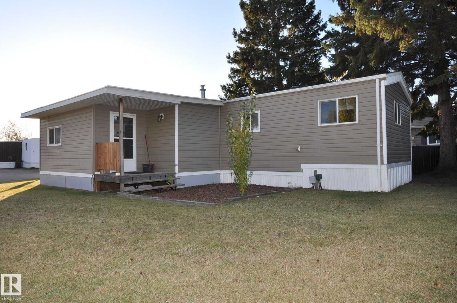 Property Photo:  10410 101 A Street  AB T8R 1B1 