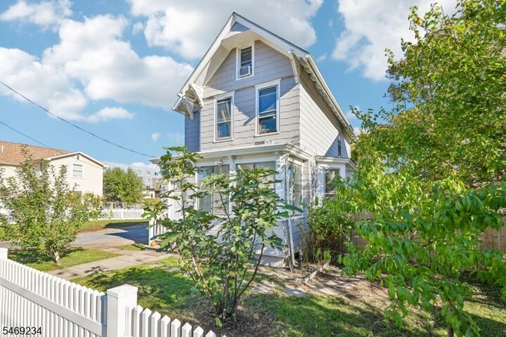 Property Photo:  20 Tompkins St  NJ 07052 