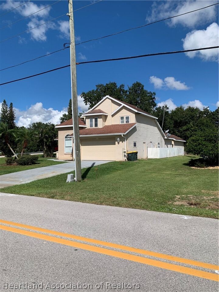Property Photo:  1505 Lake Clay Drive  FL 33852 