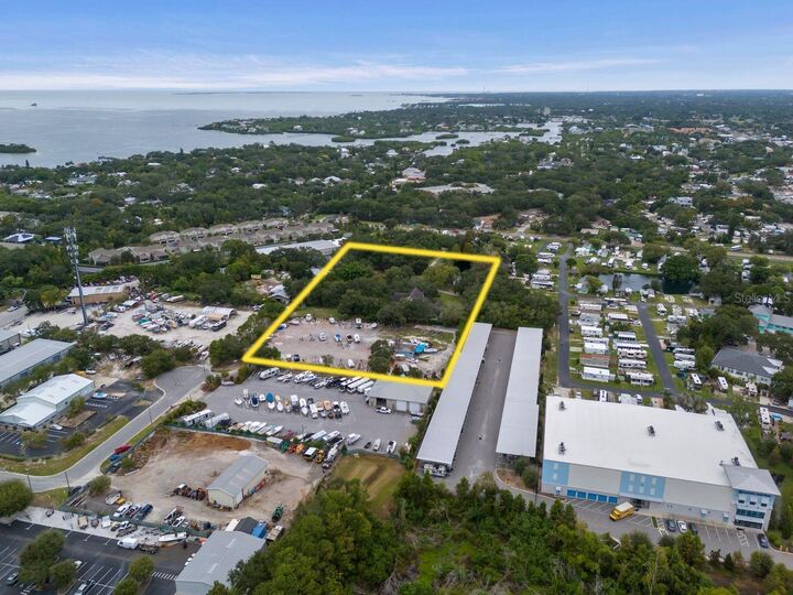 Property Photo: 201 Old Oak Lane FL 34683