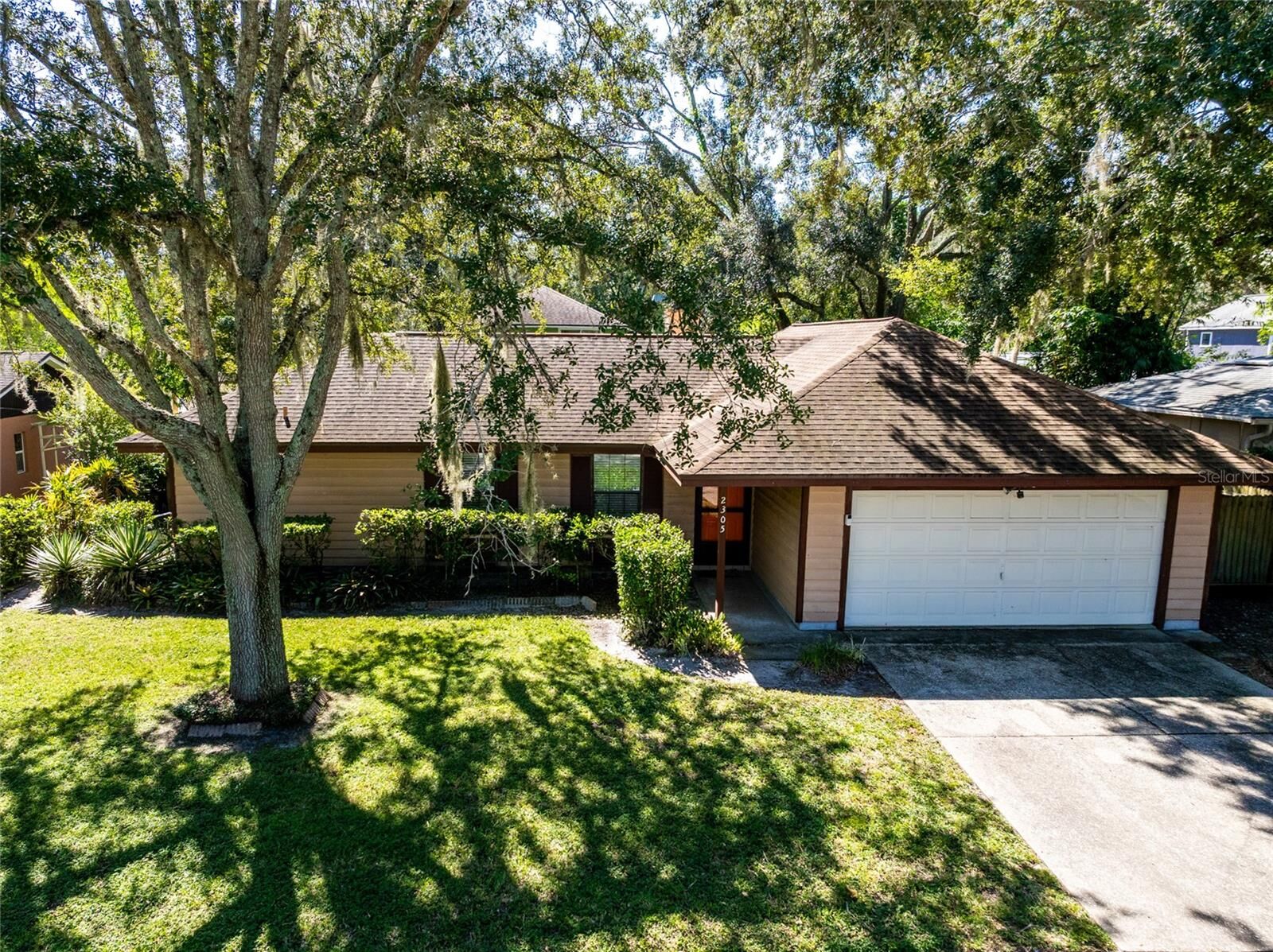 Property Photo: 2305 Forrest Crest Circle FL 33549