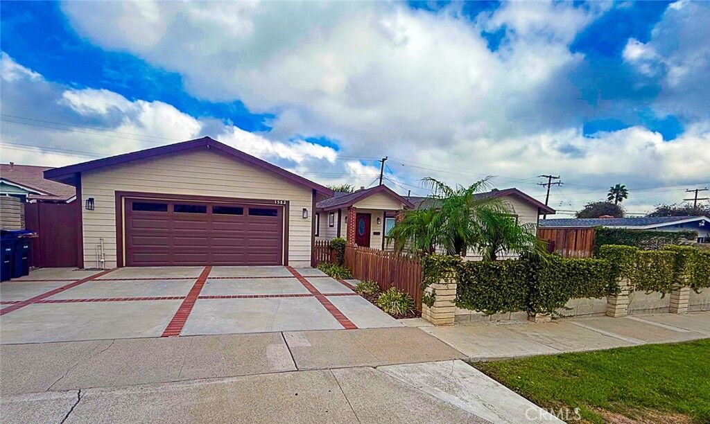 Property Photo: 1582 Elm CA 92626