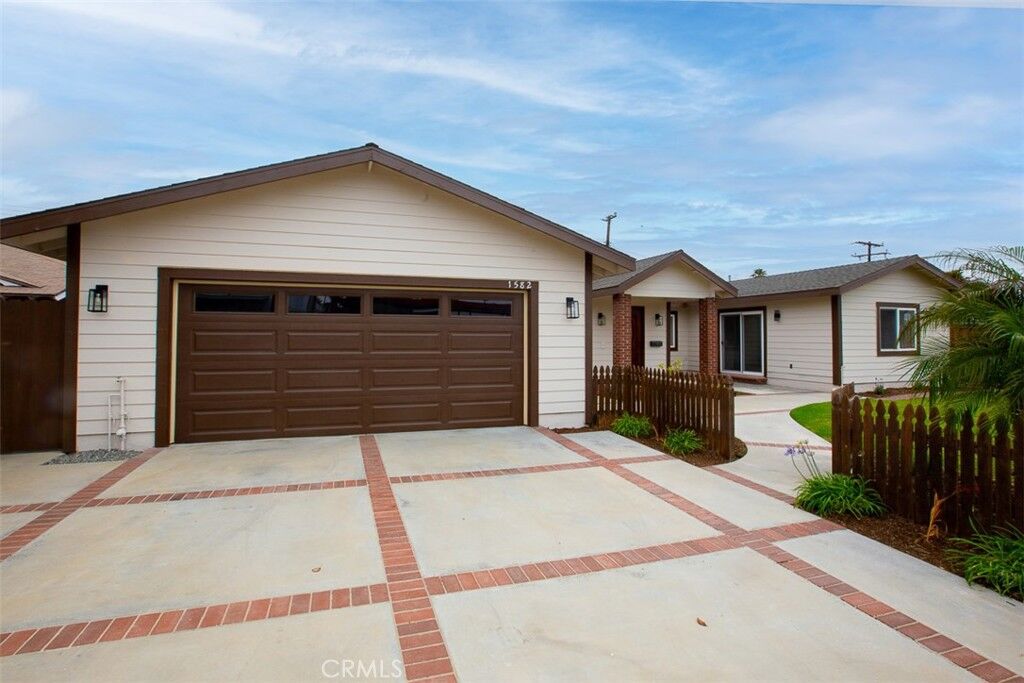 Property Photo: 1582 Elm CA 92626
