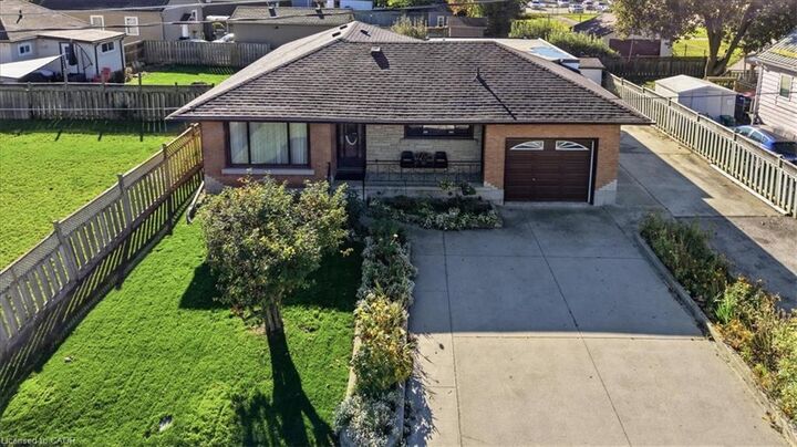 Property Photo:  207 Elliott Street  ON N1R 2K8 