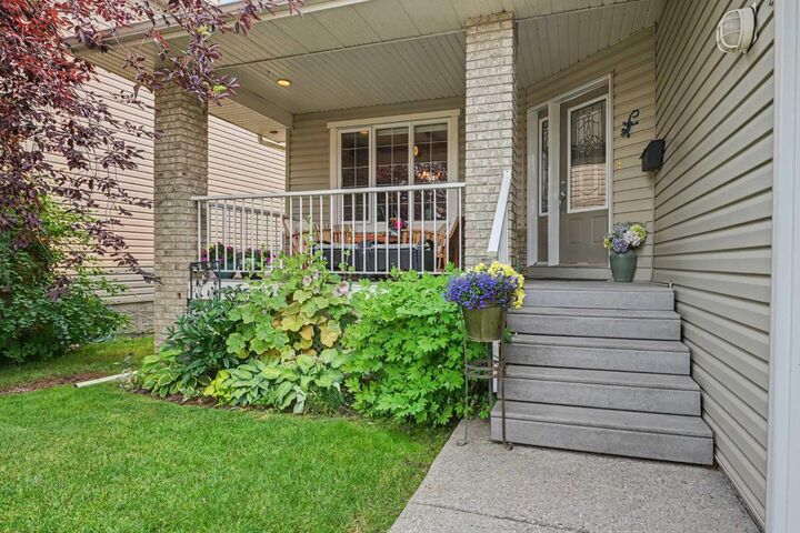 Property Photo:  915 Coopers Drive SW  AB T4B 2W3 