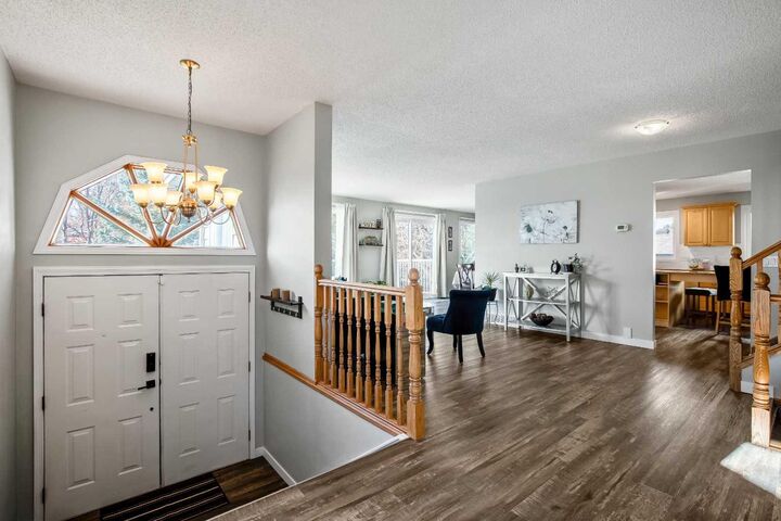 Property Photo:  71 Strathclair Rise SW  AB T3H 1G3 